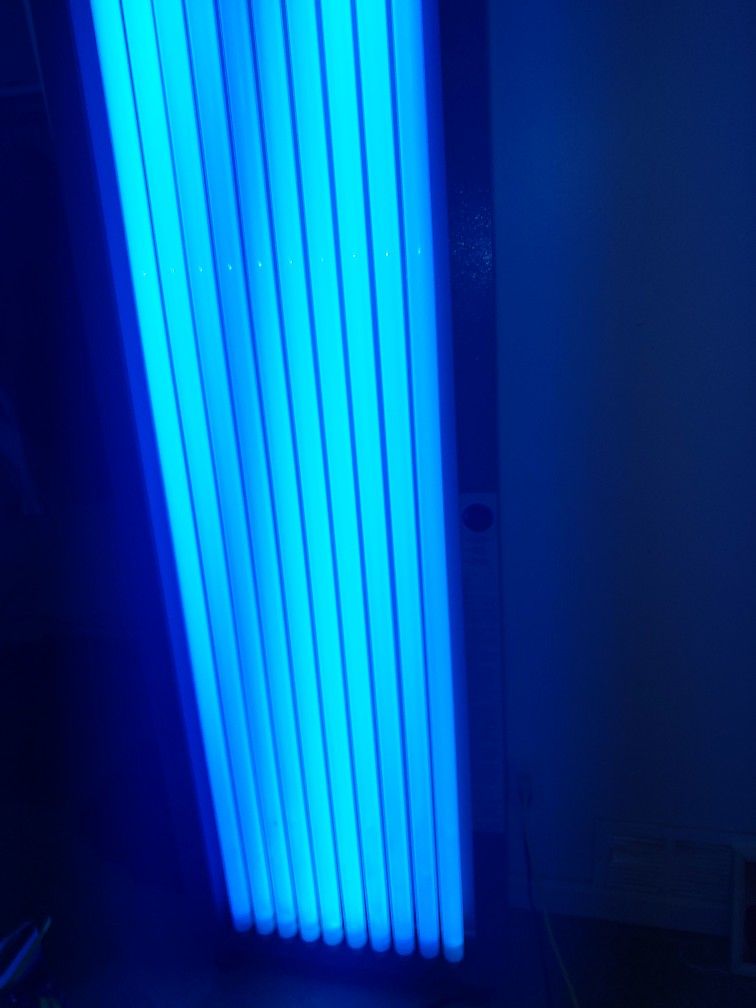 Upright Tanning Bed must Sell 25 Dollars If You Buy Today
