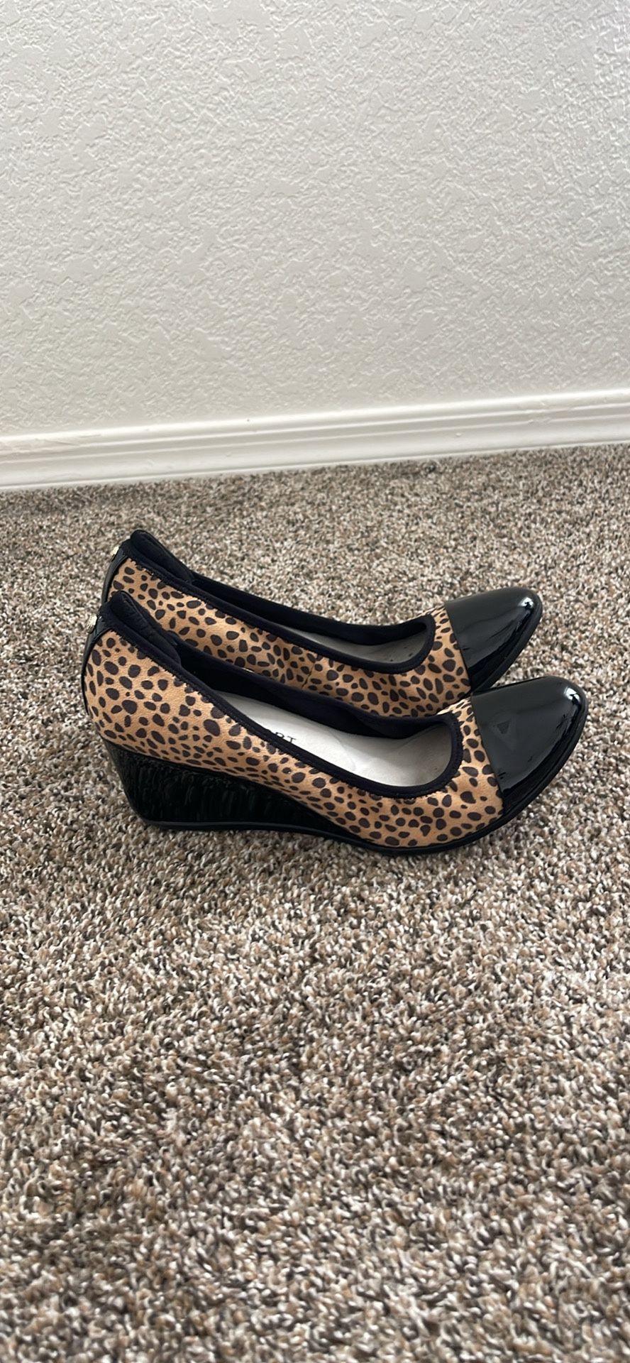 AK Anne Klein Sport Cheetah Print Black Chunky Heels SIZE 10
