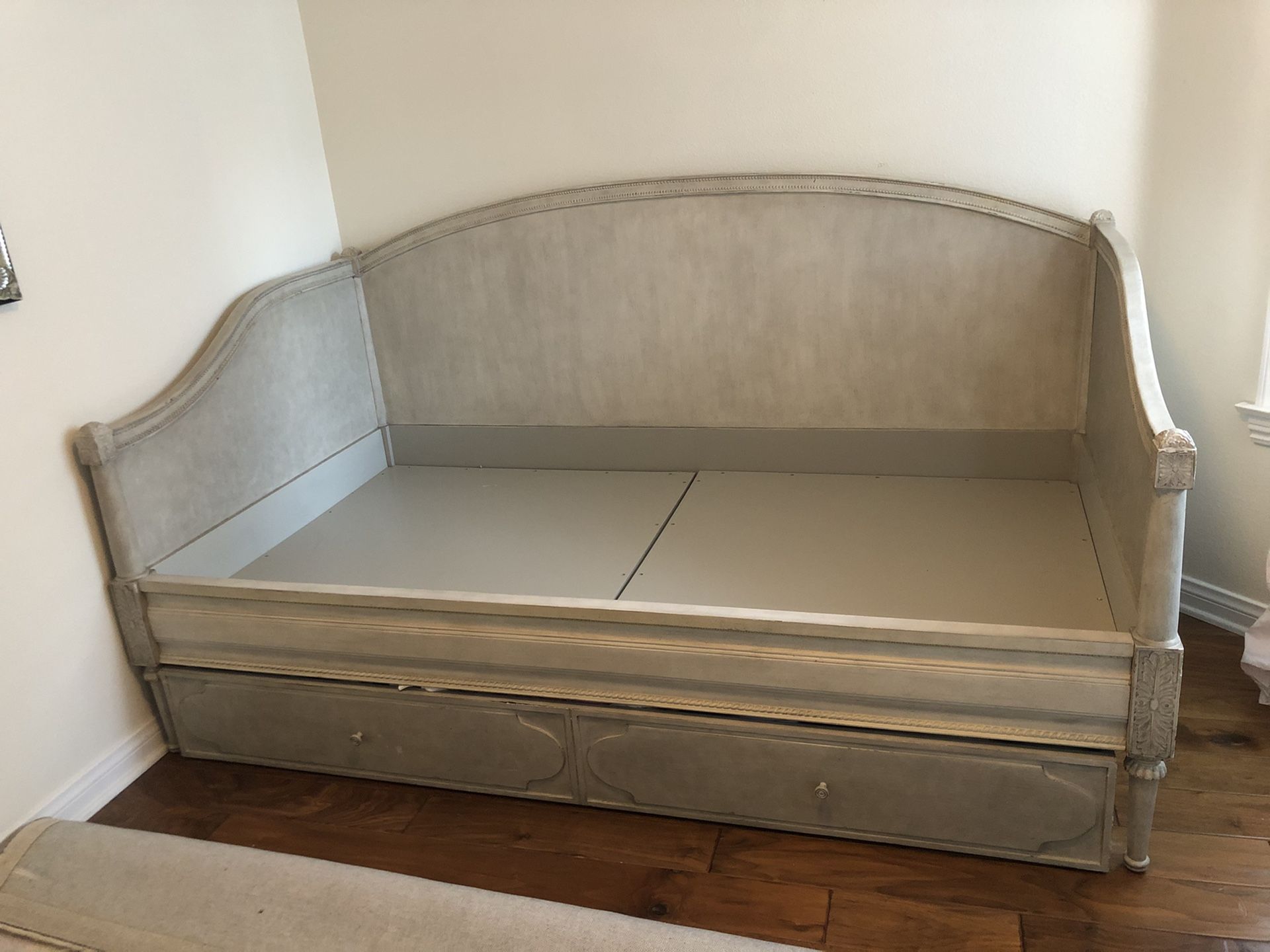 Restoration hardware daybed with trundle deals