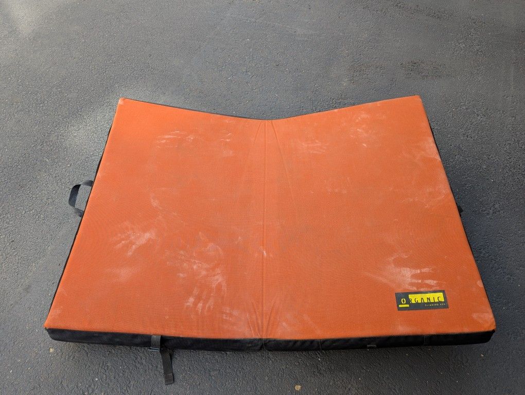 Crash Pad For Rock Climbing And Bouldering