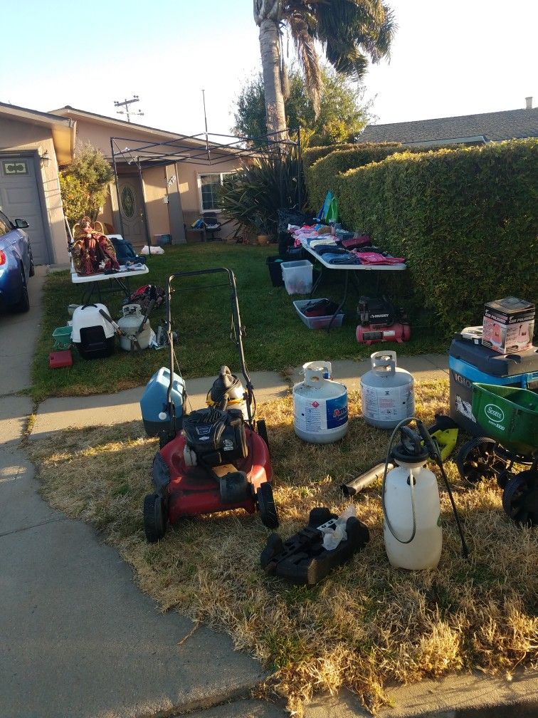 Yard Sale Litle Bit Of Everithing Un Poco de Todo1479 Nichols Ave Salinas Hoy Domingo Junio 22 Desde las 8 ...s
