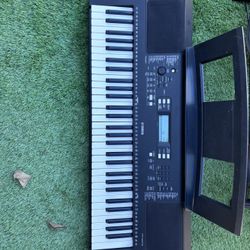 Yamaha PSR-E373 61-Key Portable Keyboard – Excellent Condition