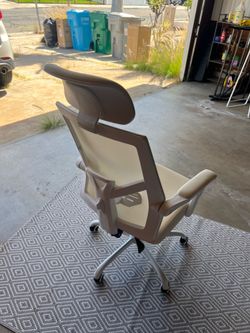 Ergonomic Office Chair with Footrest - Clean, No stains