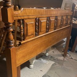 King Size Solid Wood Headboard – Vintage Style – Sturdy & Cle