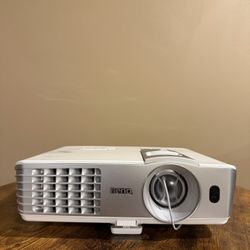 BENQ Projector W1070 Model