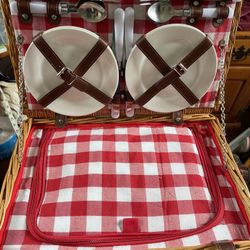 Wicker Picnic Basket Set for 4 People Large Willow Wicker Hamper Insulated 