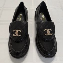 Chanel Black quilted Loafers