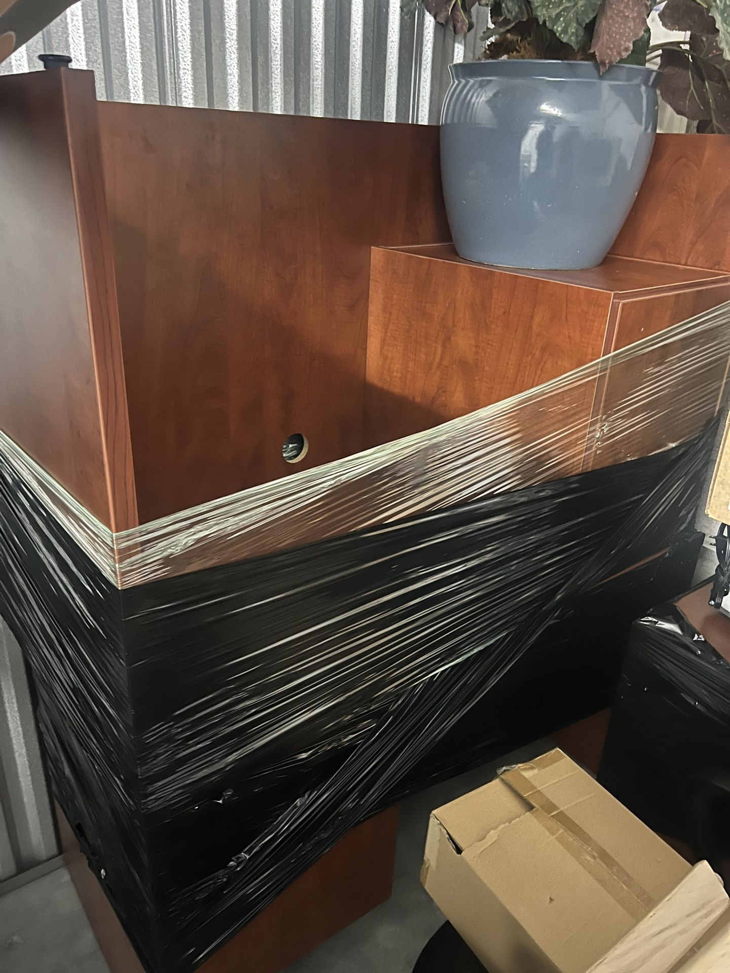 Office desk & Chairs