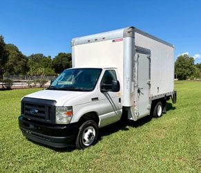 2021 Ford E350 Super Duty Cutaway