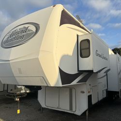 2008 Grand Junction Fifth Wheel / Rv/ Travel Trailer 