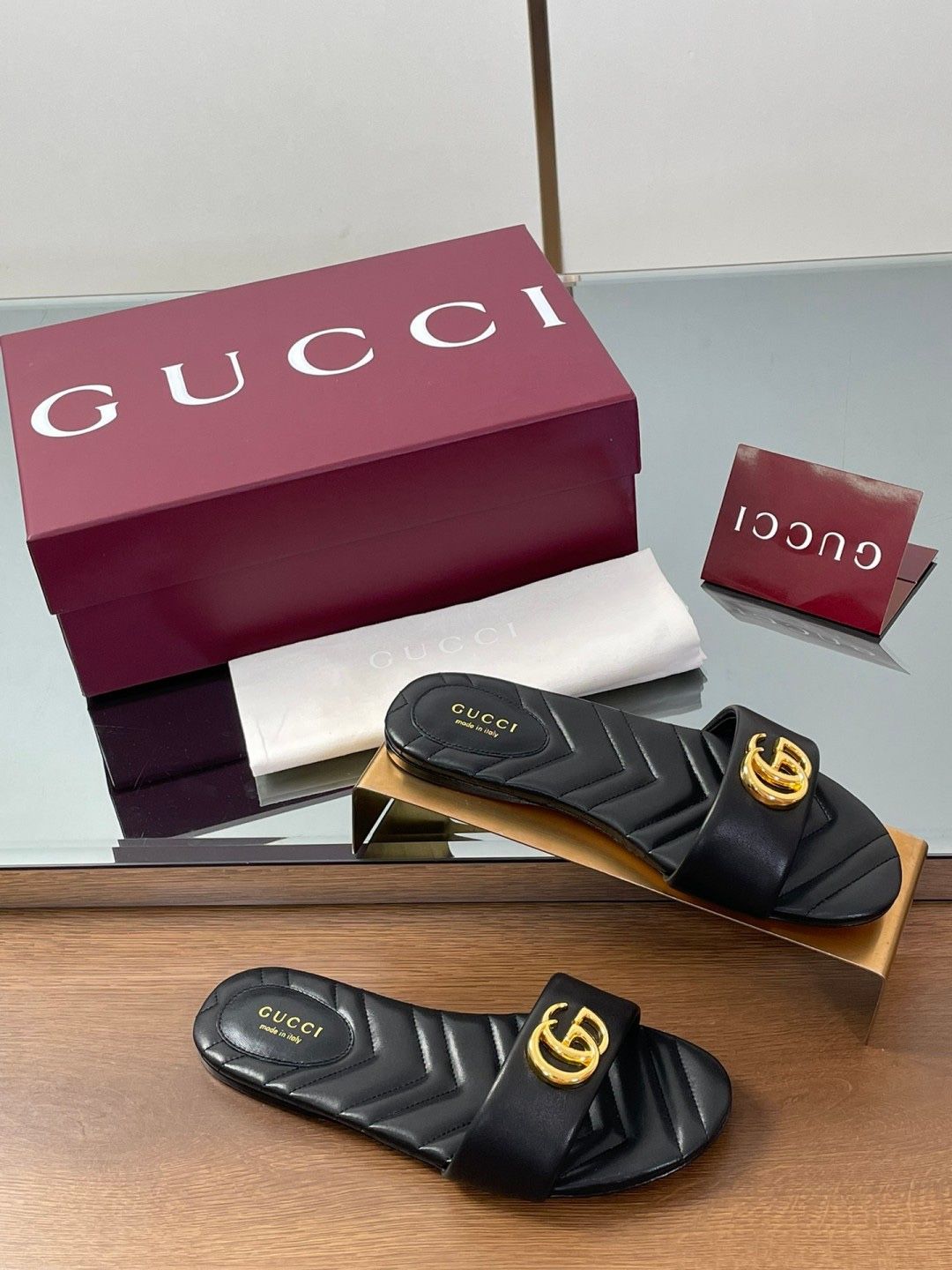 Women’s slides 