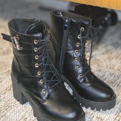 Black Heeled Boots 