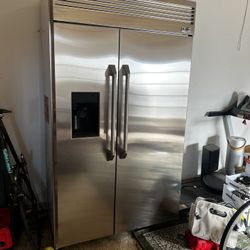 Monogram Built-In Stainless Steel Refrigerator – Ice & Water – Works Perfect