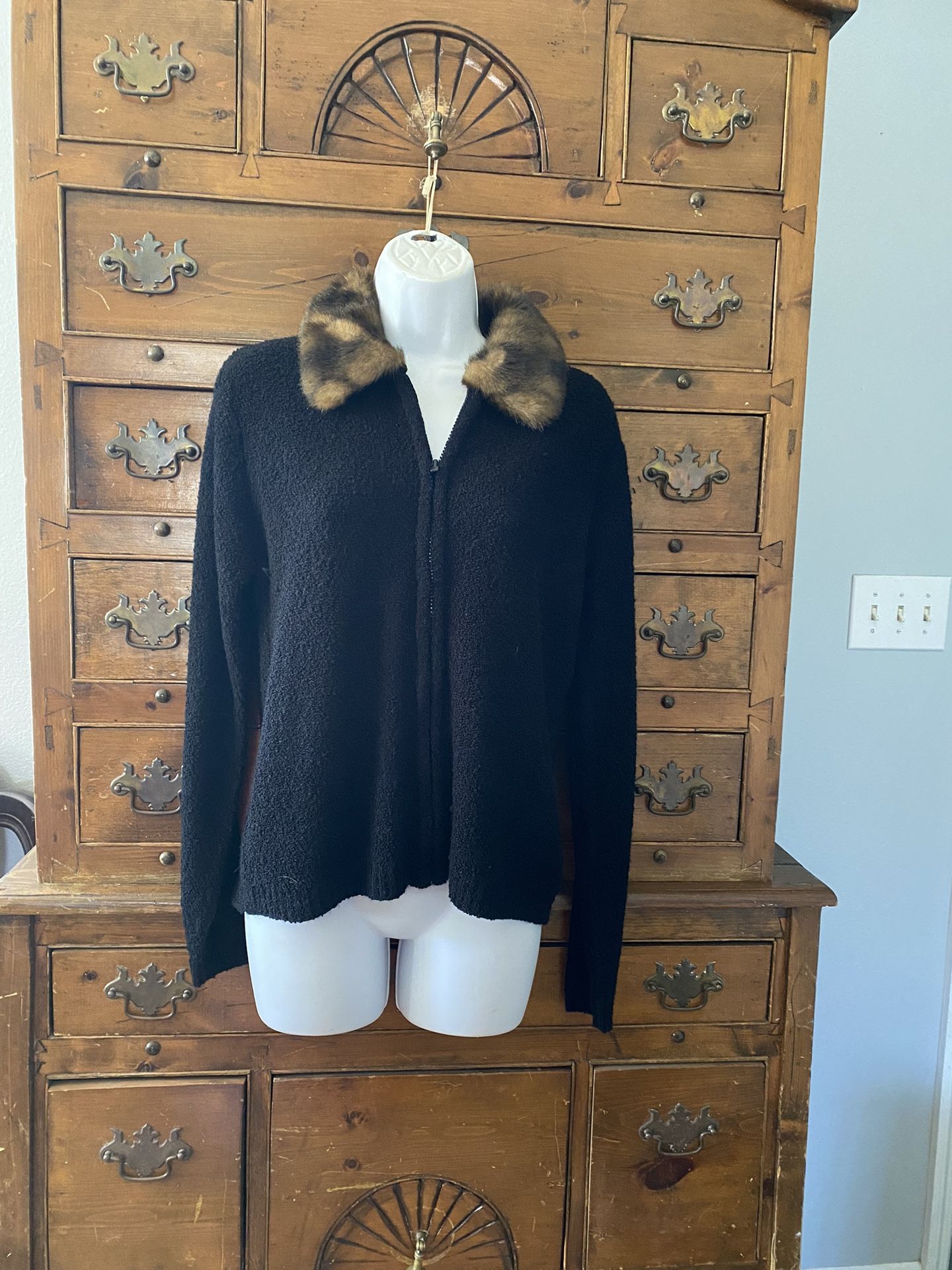 Woman’s Zip Closure Sweater Faux Fur Collar Size S Vintage 80’s Like New