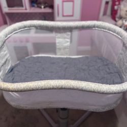 Halo Swivel Bassinet 