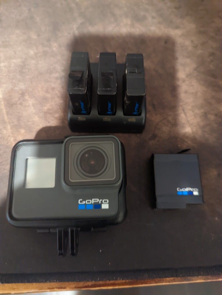 GoPro Hero 6 Black + Charger With 4 Battery's
