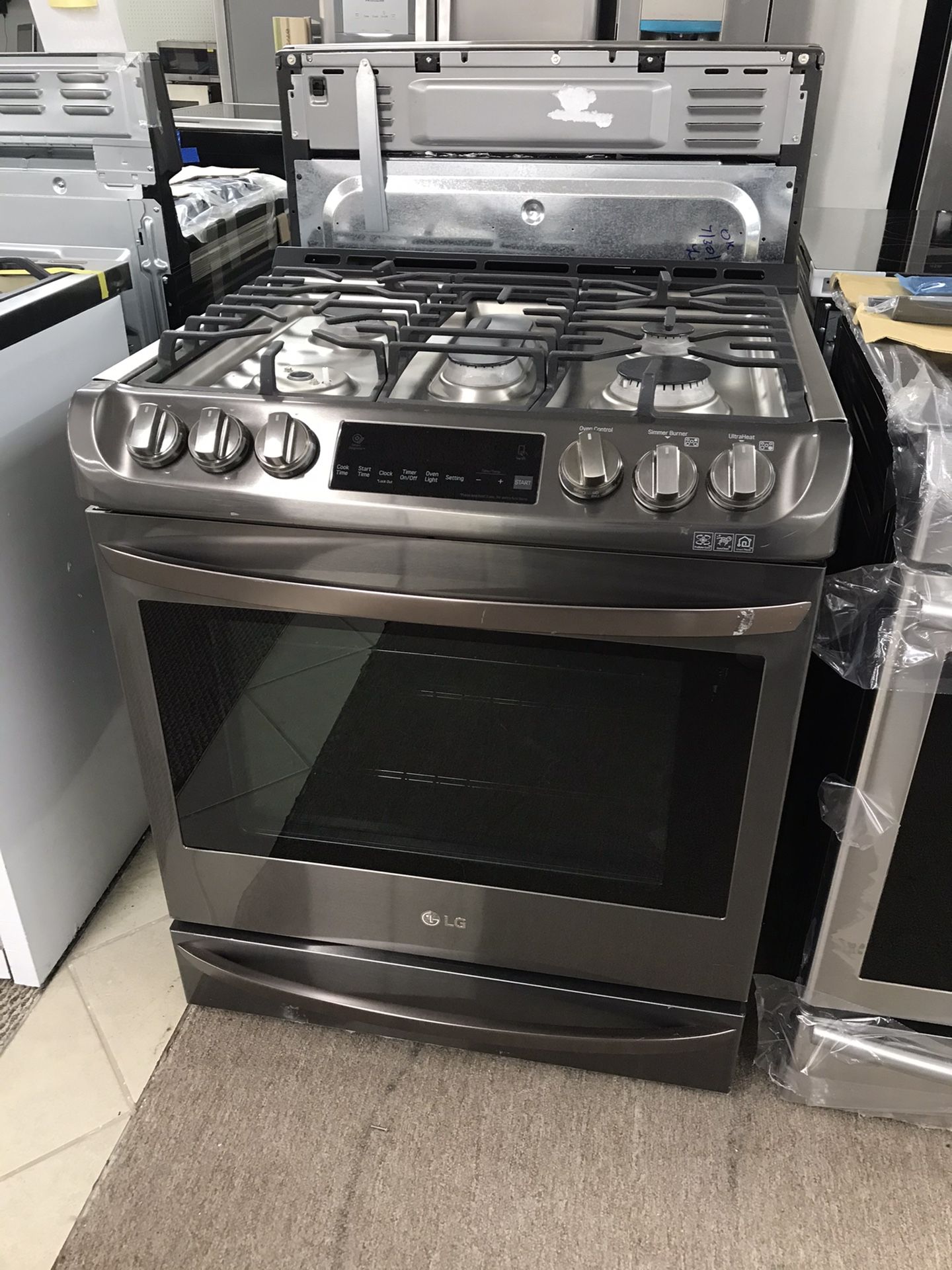 Brand new black stainless steel gas stove