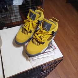 Jordan 4s
