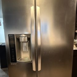 LG 26.2 CU FEET REFRIGERATOR 