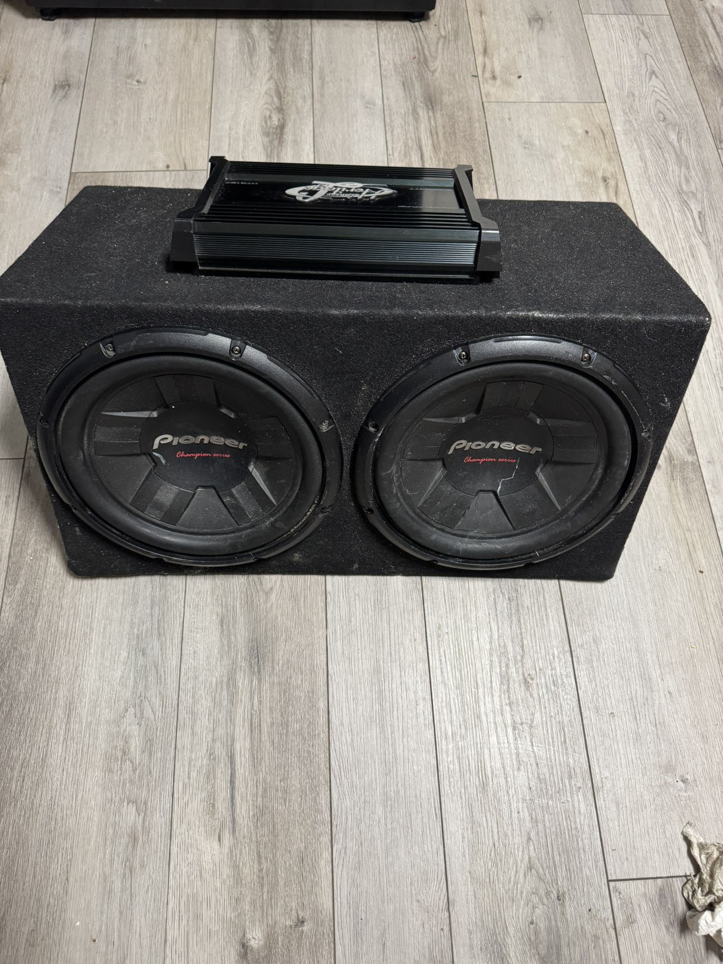 (2) 12" Subwoofers & Amp 3000Watt