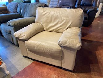 ITALSOFA Cream Colored Plush Leather Accent Chair