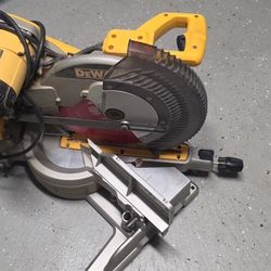 12 Inch Dewalt Sliding Miter Saw DWS709
