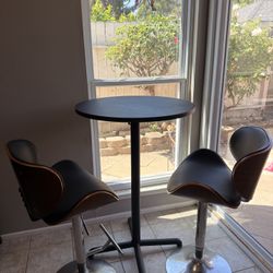 Table With Chairs 