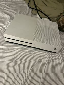 Xbox One With Controller/2
