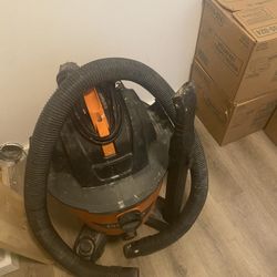 12 Gallon 5.0 Peak HP NXT Wet/Dry shop Vacuum with Filter, Locking Hose