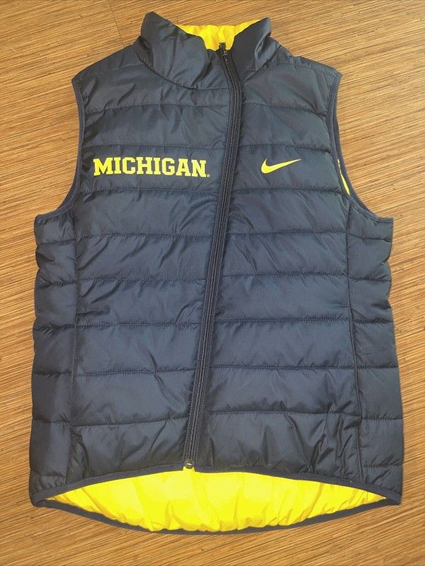 Nike MICHIGAN Wolverines Reversible Puffer Vest Navy Yellow Women's Smal