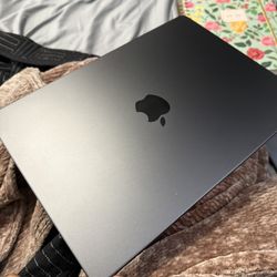 BRAND NEW 2024 MacBook Pro M4 24gb 500GB
