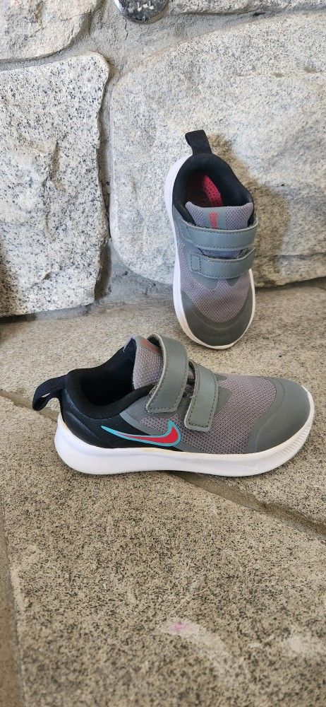 Nike Lightweight Shoes Size 7