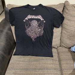 Size Large Metallica T-Shirt,