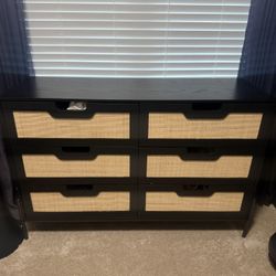 Black & Tan Rattan Like New 6-Drawer Dresser