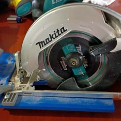 18V LXT Lithium-Ion Cordless 6-1/2 in. Lightweight Circular Saw and General Purpose Blade (Tool-Only)