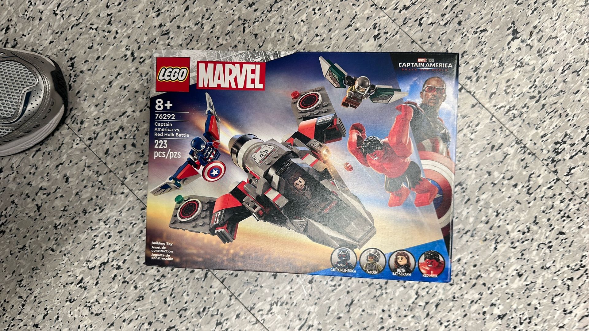 Captain America vs. Red Hulk Battle Lego Set