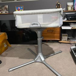 Halo baby bassinet swivel sleeper 