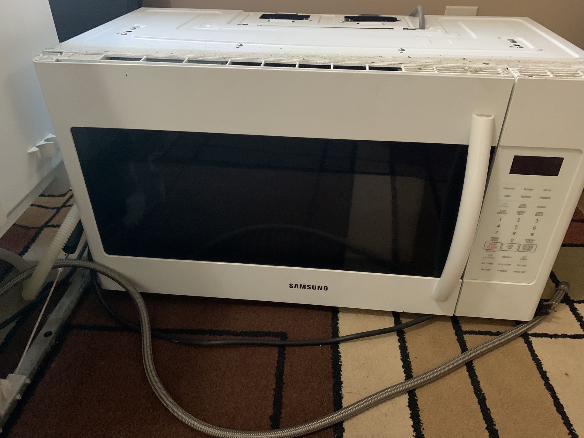 Samsung 1.9 cu.ft Over-the-Range Microwave Oven. In good shape. See description for more info.