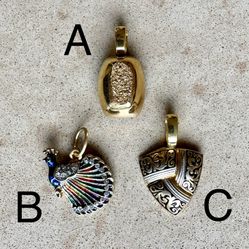 🦚 Beautiful, good tone, sparkling pendants