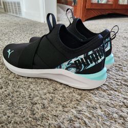 Comfy New Pumas, Womens Size 7.5