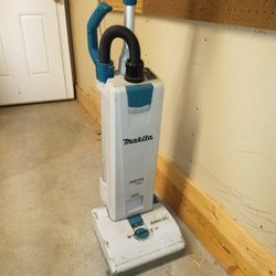 Makita Cordless Vacuum 