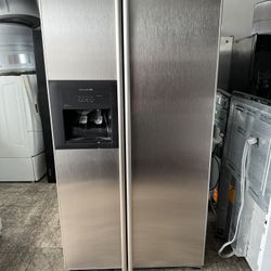 Counter Depth Kitchen Aid Side By Side Fridge w/ Filtered Water & Ice (Warranty Included)