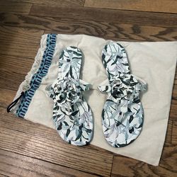 New story Burch sandals size 9