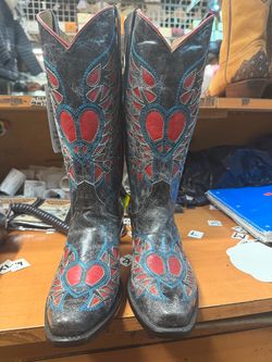 NEW WOMENS COWBOY BOOTS SIZE 6.5 in box