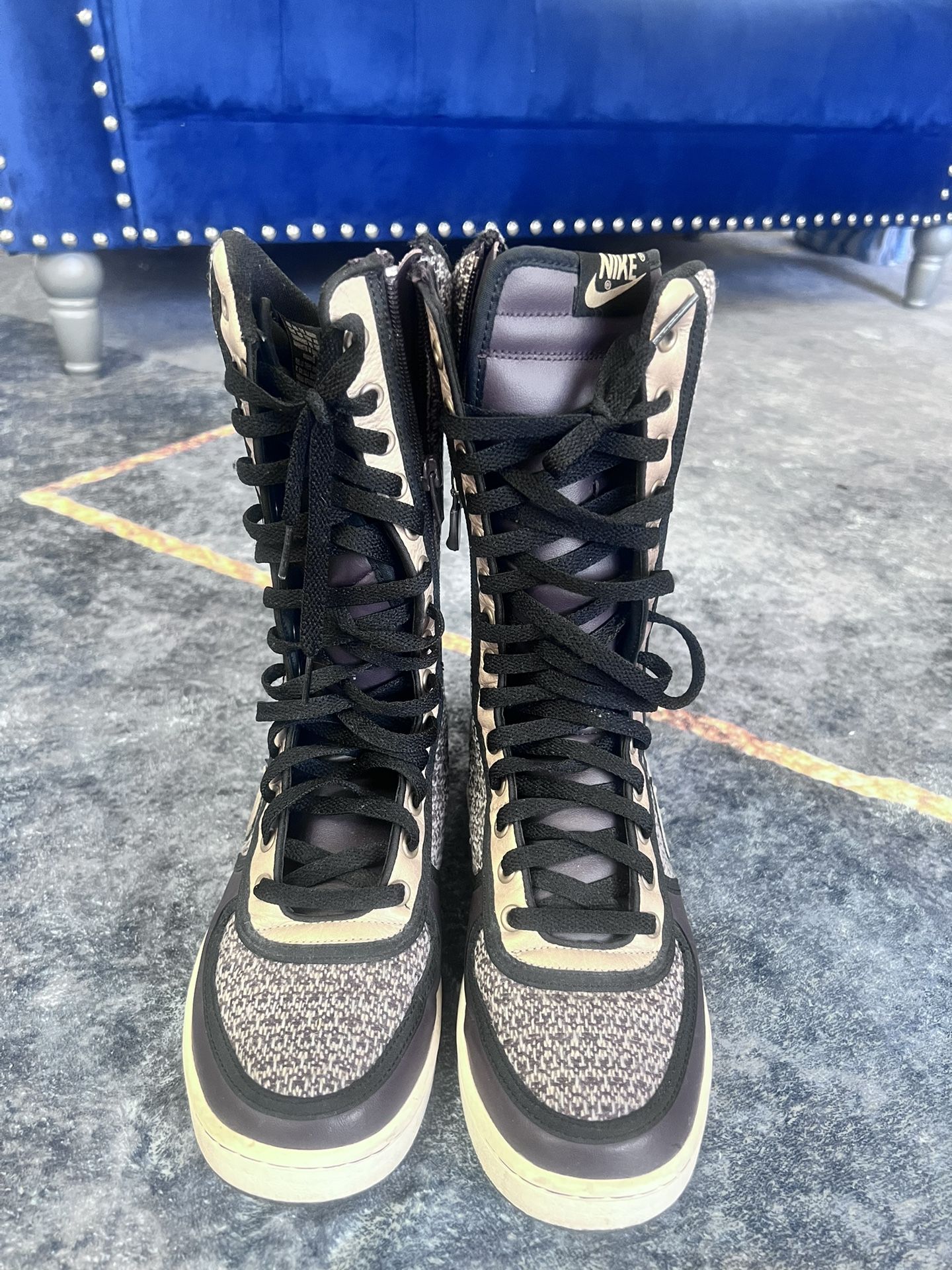 Women  Nike Boot 