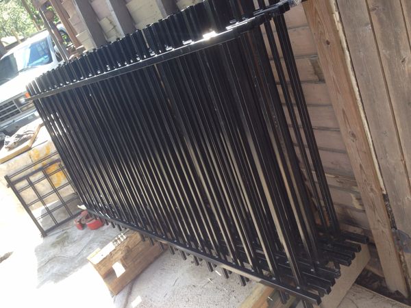 Fence supplies chain link iron wood gates for Sale in 