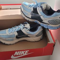 Nike Zoom Vomero 5 Size 12 Men's =13.5 Women’s
