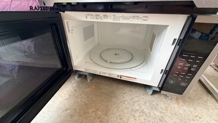 Microwave  kitchen Aid 2.2 cuft counter comes with wallmount trim as well