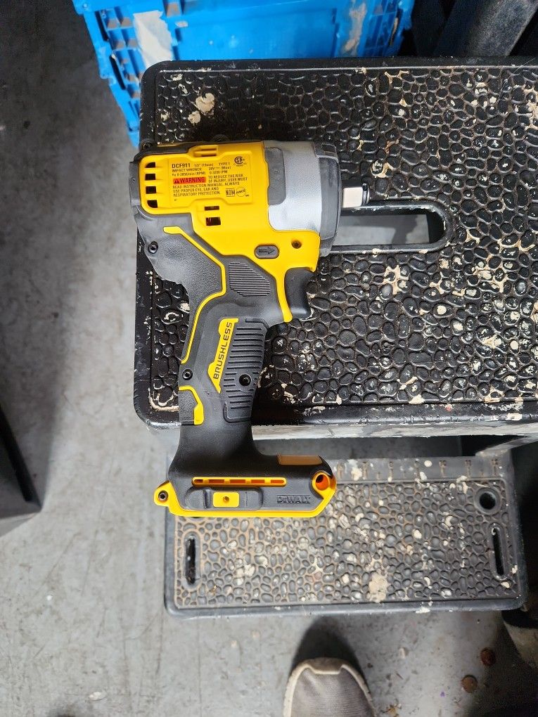 Dewalt 20v 1/2" Impact Wrench