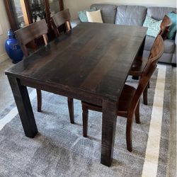 SOLID WOOD BROWN DINING ROOM SET / KITCHEN - TABLE AND 4 CHAIRS
